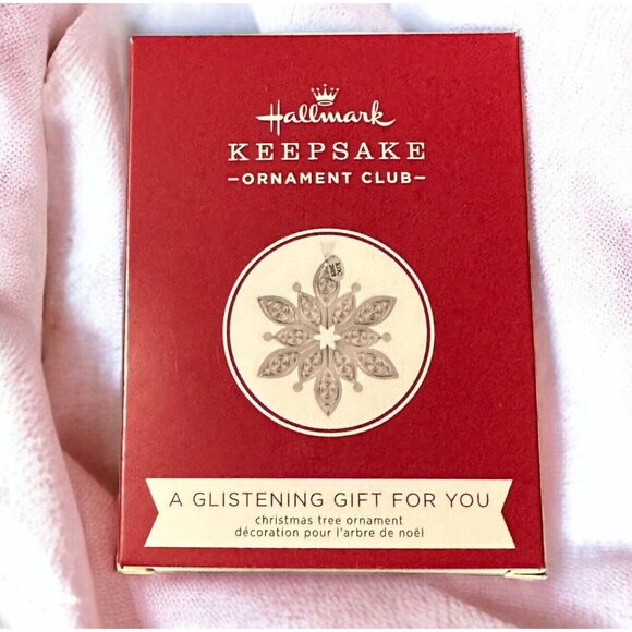 Hallmark Keepsake Ornament Club Exclusive A Glistening Gift for You 2019 NWB - Picture 1 of 6